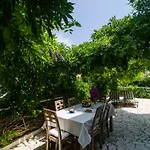 Wisteria Apartman