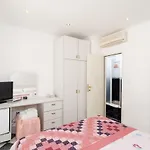Wisteria Apartman *