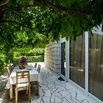 Wisteria Lejlighed