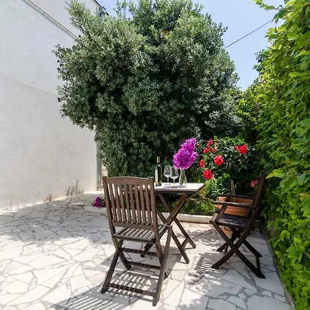 Wisteria 아파트 *