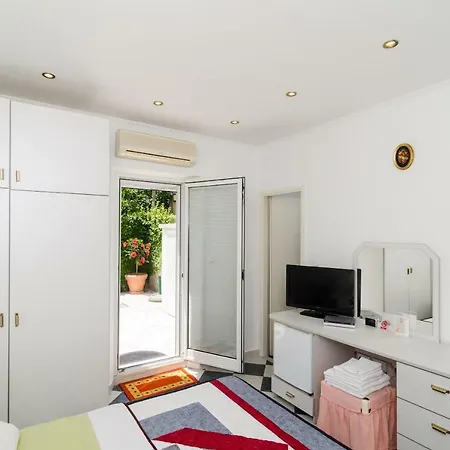 Wisteria Apartment
