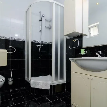 Wisteria דוברובניק