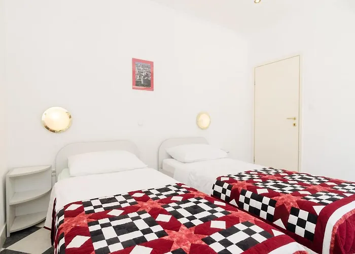 Wisteria アパート