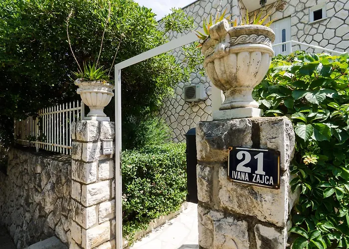 Wisteria アパート