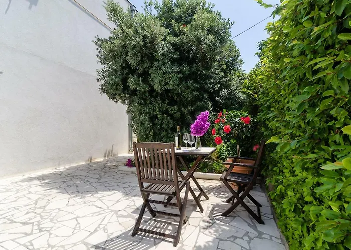 Wisteria アパート *