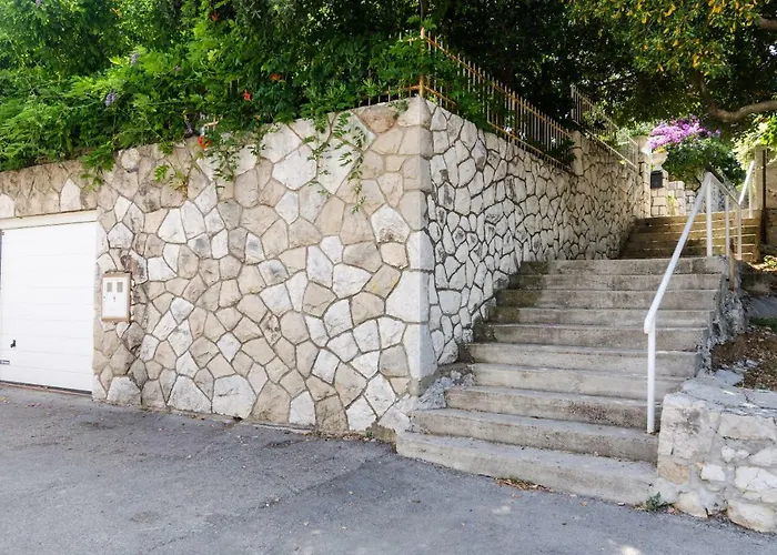 Wisteria アパート *