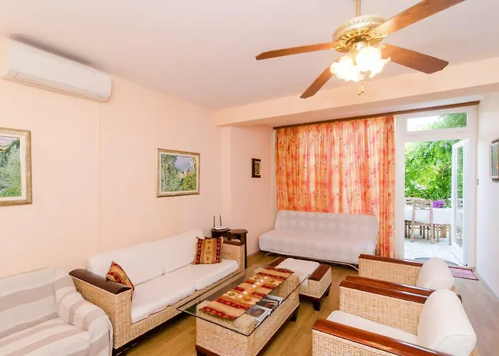 Wisteria アパート *