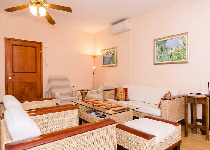 Wisteria アパート