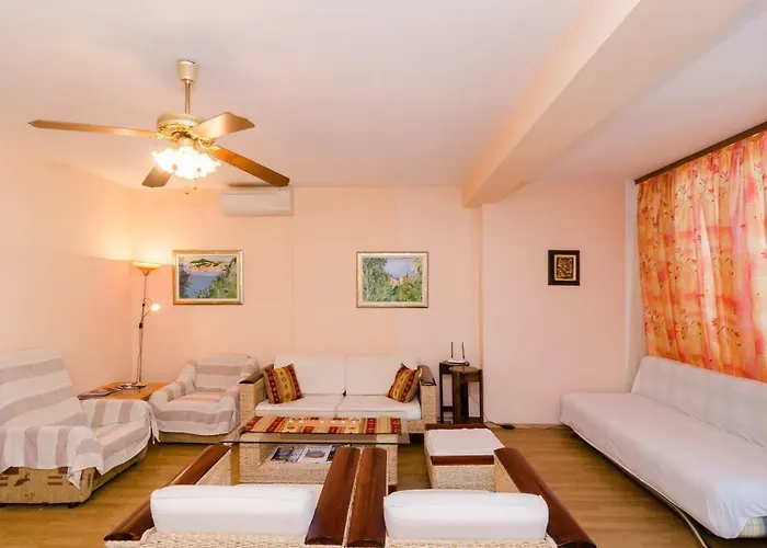 Wisteria アパート