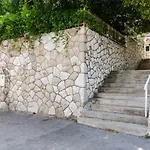 Wisteria דירה *